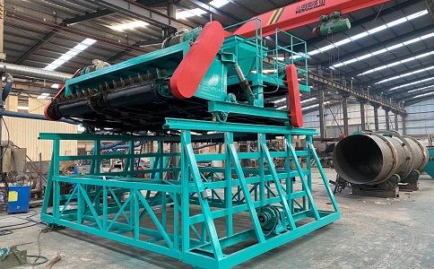 堆肥翻拋機(jī) 堆肥翻拋機(jī)
