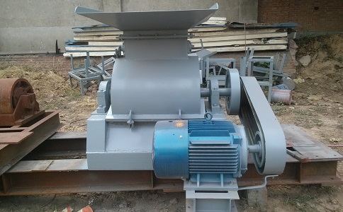 小型尿素粉碎機(jī) 小型尿素粉碎機(jī)