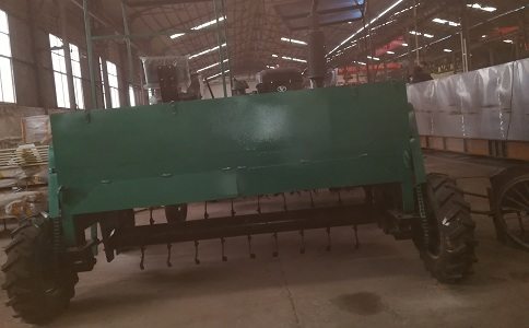 輪式有機(jī)肥翻刨機(jī) 輪式有機(jī)肥翻刨機(jī)